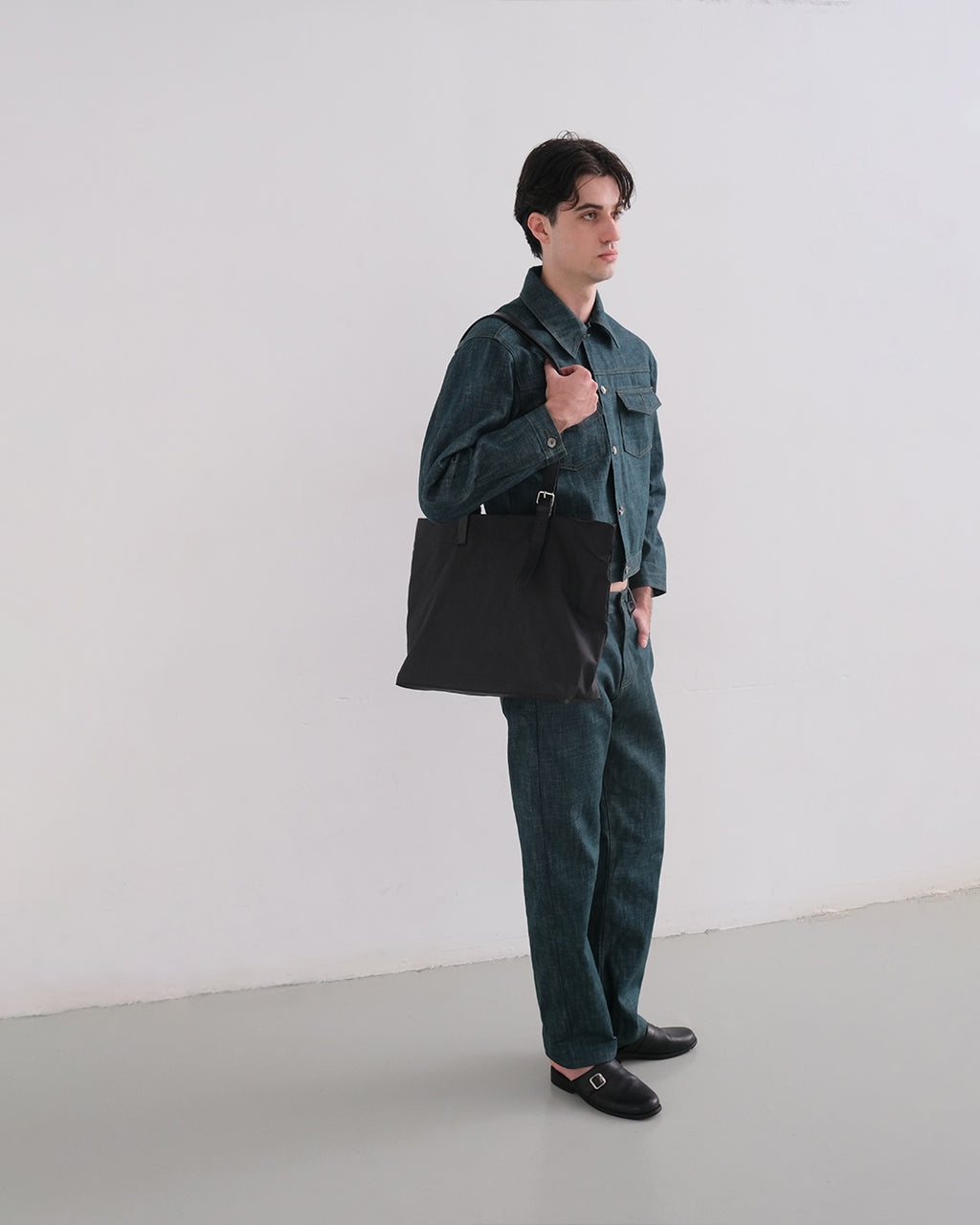 Transit Bag in Deep Black