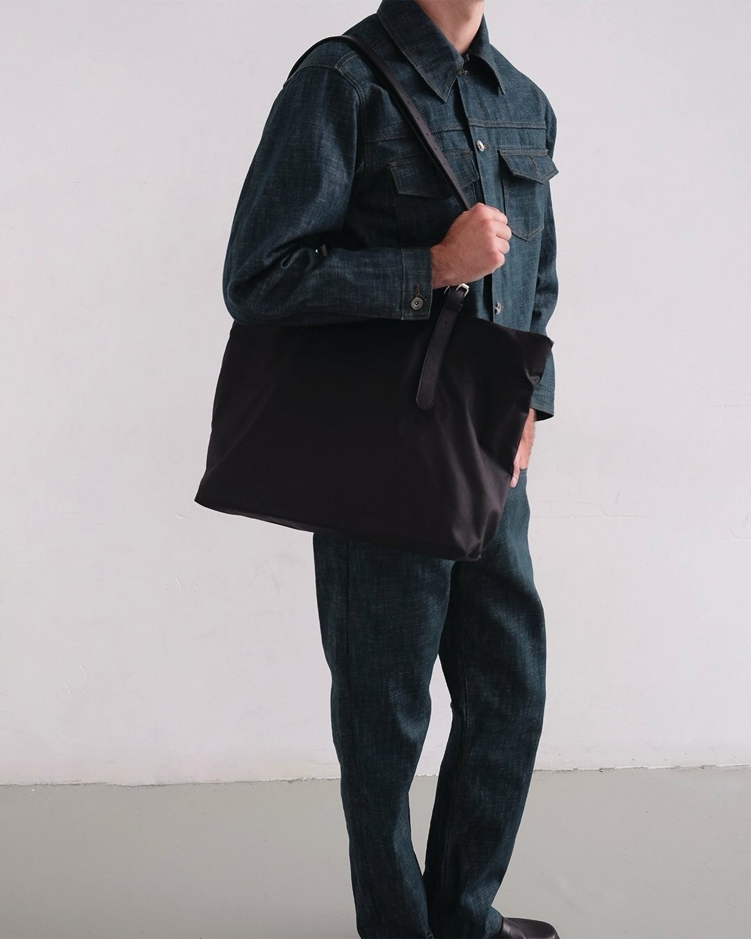 Transit Bag in Deep Black